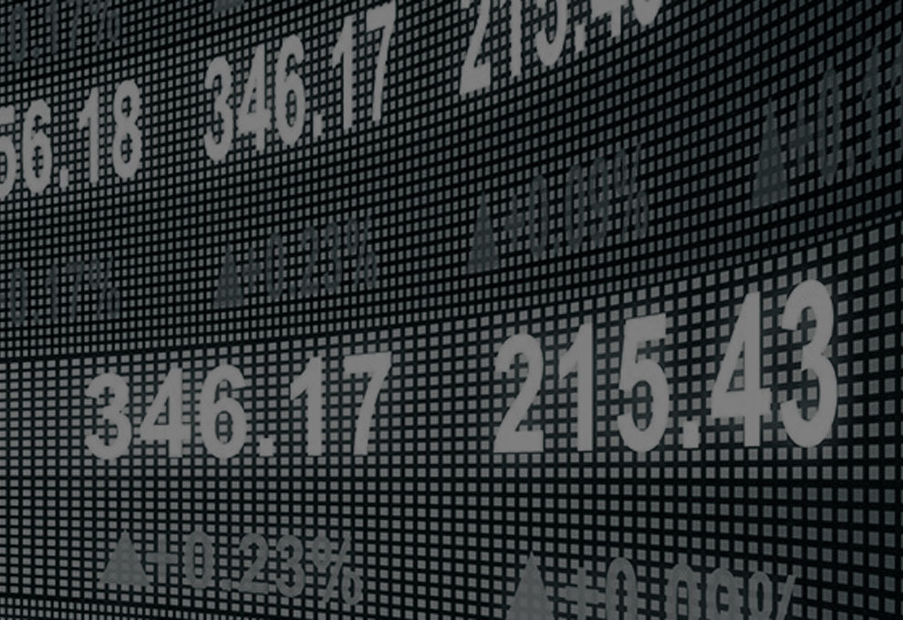 Nahaufnahme einer elektronischen Kursanzeige mit Zahlen und Prozentwerten zu Edelmetallpreisen