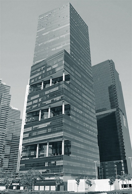 Außenansicht des modernen Jumeirah Bay Towers Hochhauses in Dubai.