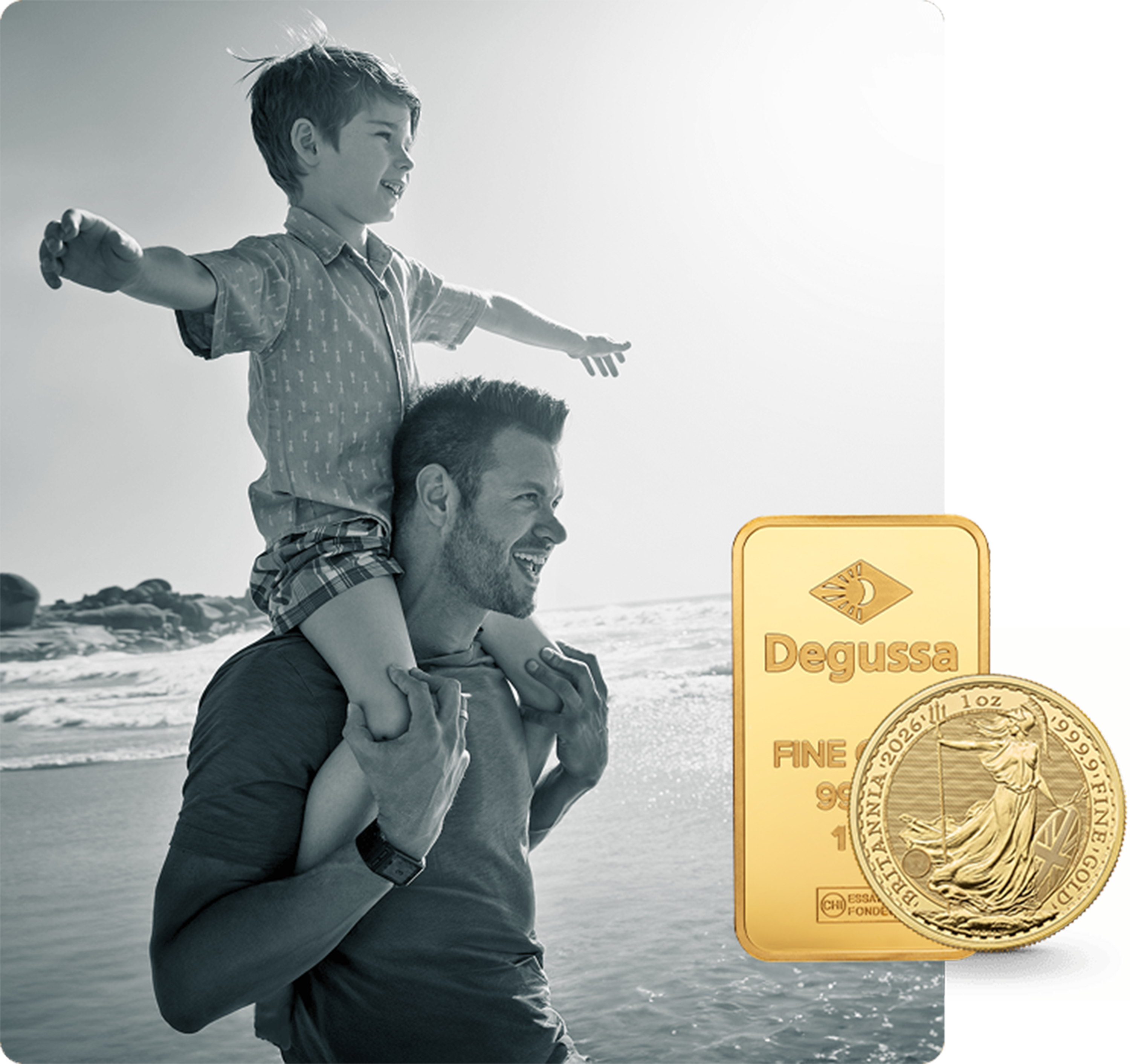 Vater trägt Sohn auf den Schultern am Strand – daneben Degussa Goldbarren und Goldmünze als Symbol für Wertbeständigkeit und Zukunftssicherung.